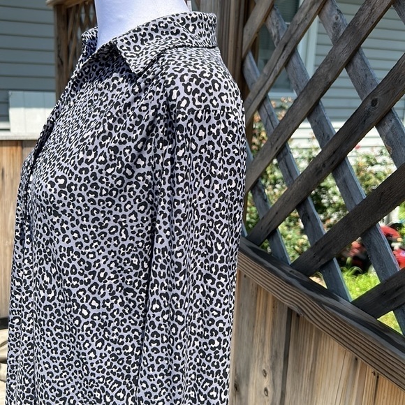 Anne Klein Cheetah 🐆 Print Top Size Medium - Picture 6 of 7